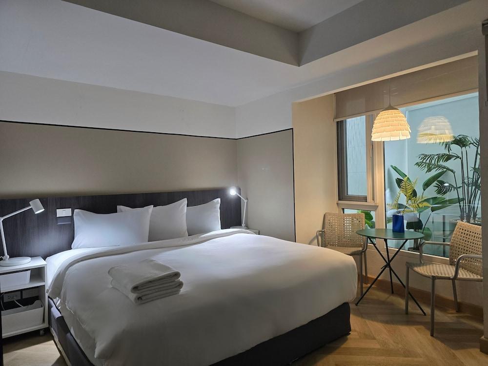 Somewhere to Escape - Hometel Room Type - No.6 Garden Escape : King bed + Bathtub (Ground Floor)