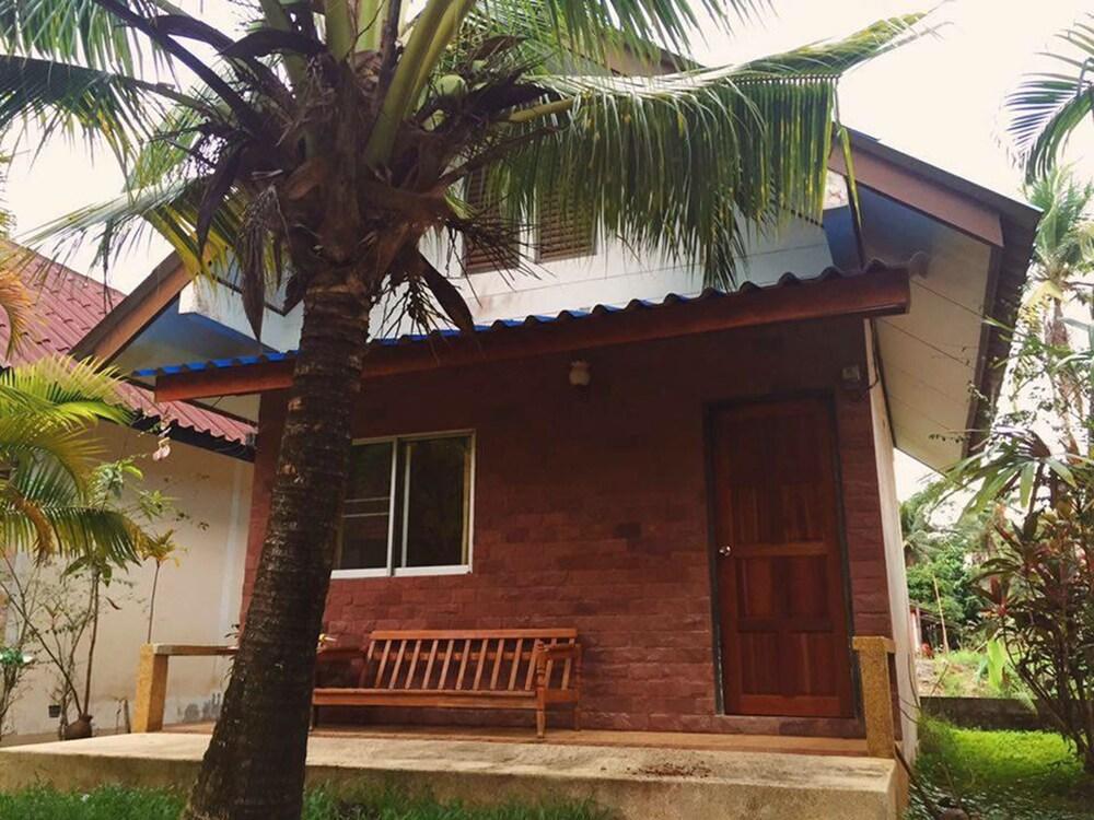 Coconut Bungalow Room Type - 1-Bedroom Villa with Kitchenette
