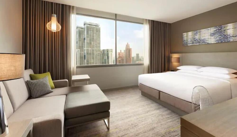 Hyatt Place Bangkok Sukhumvit 24 - Tap to explore photos