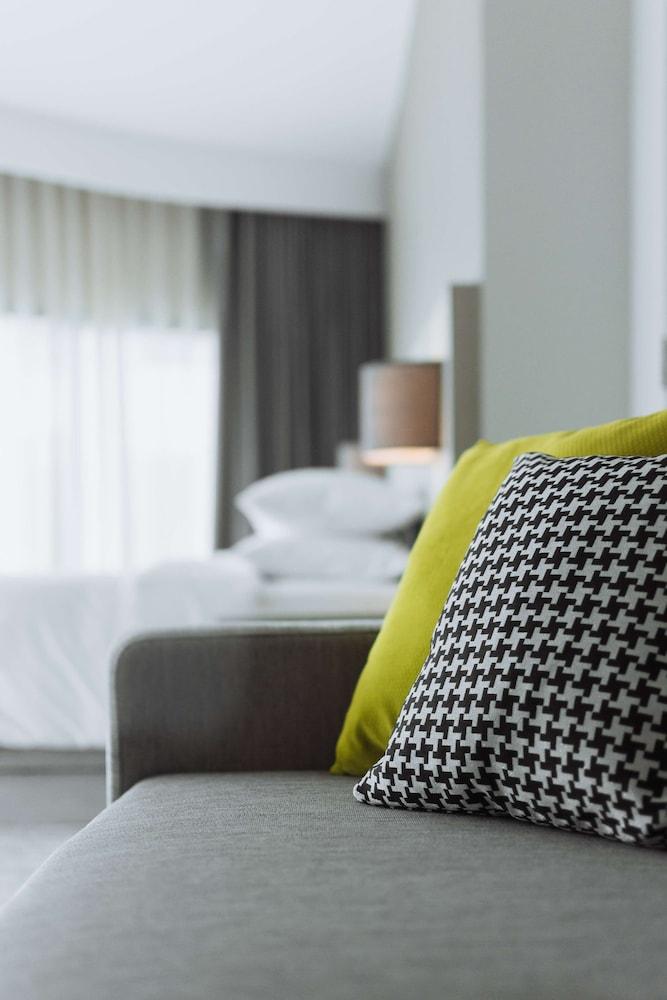Hyatt Place Bangkok Sukhumvit 24 Room Type - Room, 1 King Bed with Sofa bed, City View Hyatt Place Bangkok Sukhumvit 24 Room Type - Room, 1 King Bed with Sofa bed, City View