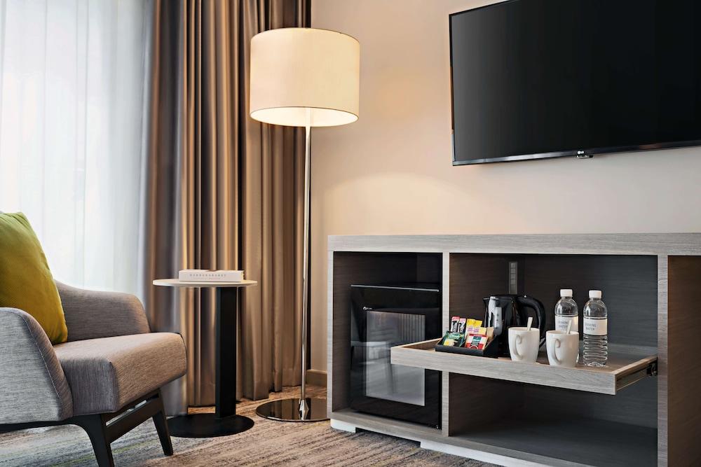 Hyatt Place Bangkok Sukhumvit 24 Room Type - Room, 1 King Bed, City View