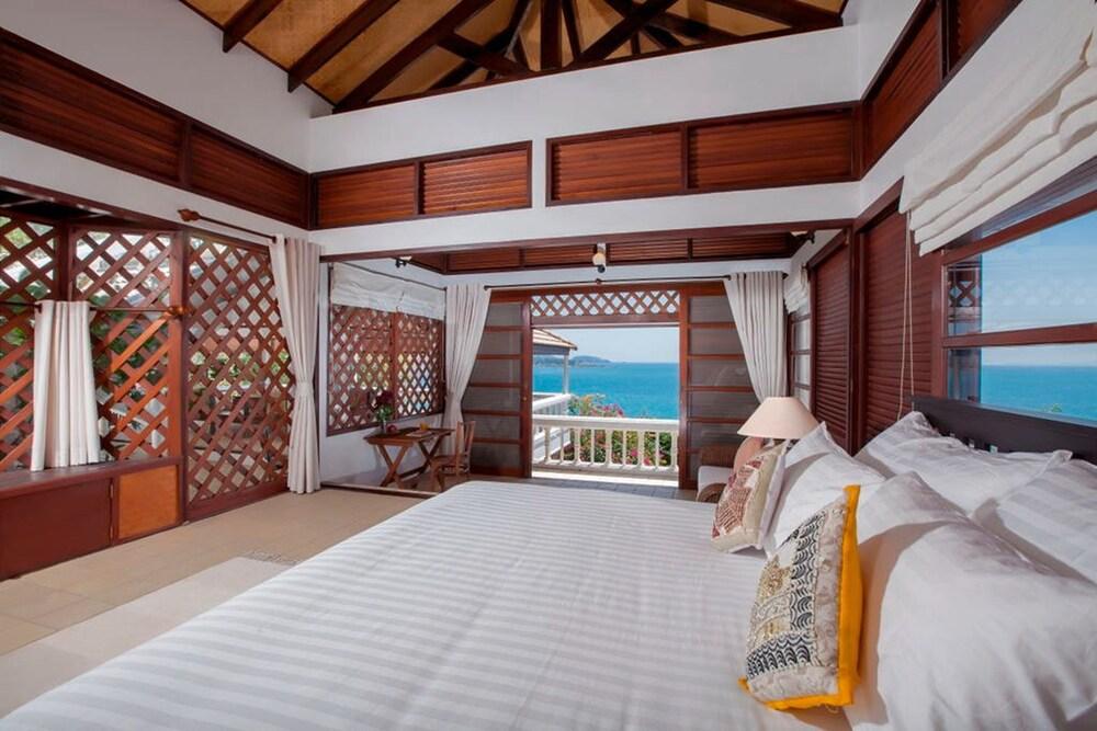 Baan Khunying – Secluded Phuket Beachfront Villa Room Type - 3 Bedrooms Villa