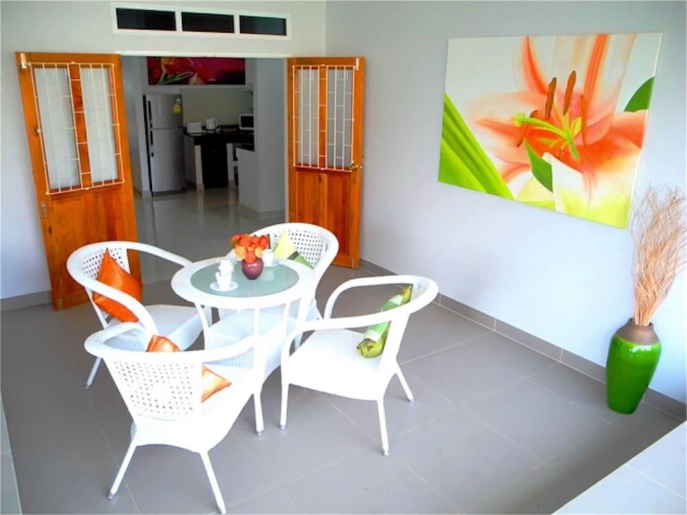 Green Leaf 1 Nai Harn 2 bedrooms Villa - Tap to explore photos