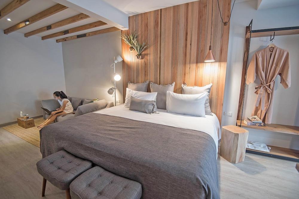 Family Tree Hotel Room Type - Deluxe Suite with Balcony Exclusive