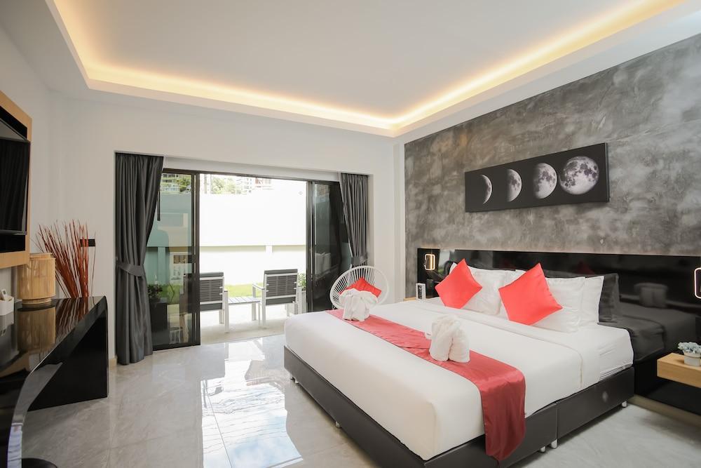 ETK Patong Room Type - Deluxe Double Room with Garden Access