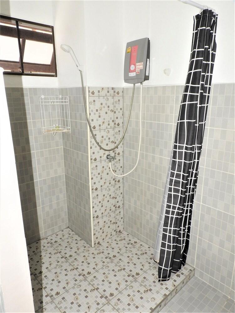 Allstar Guesthouse - Tap to explore photos