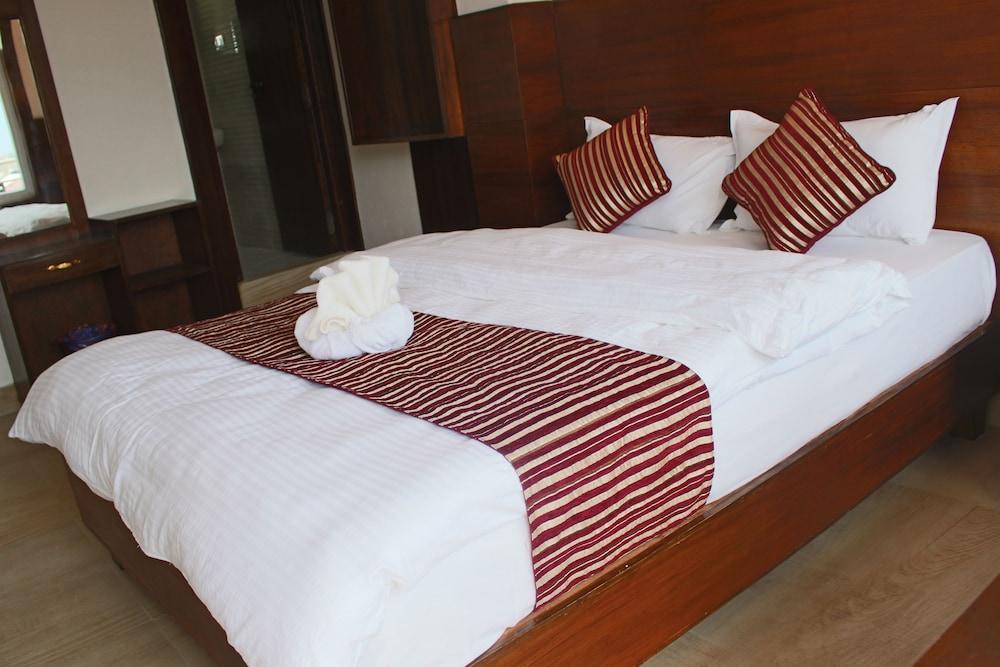 Hotel Lakeside Room Type - Deluxe Double Room