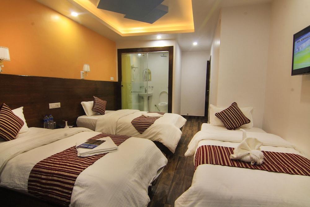 Hotel Lakeside Room Type - Deluxe Triple Room