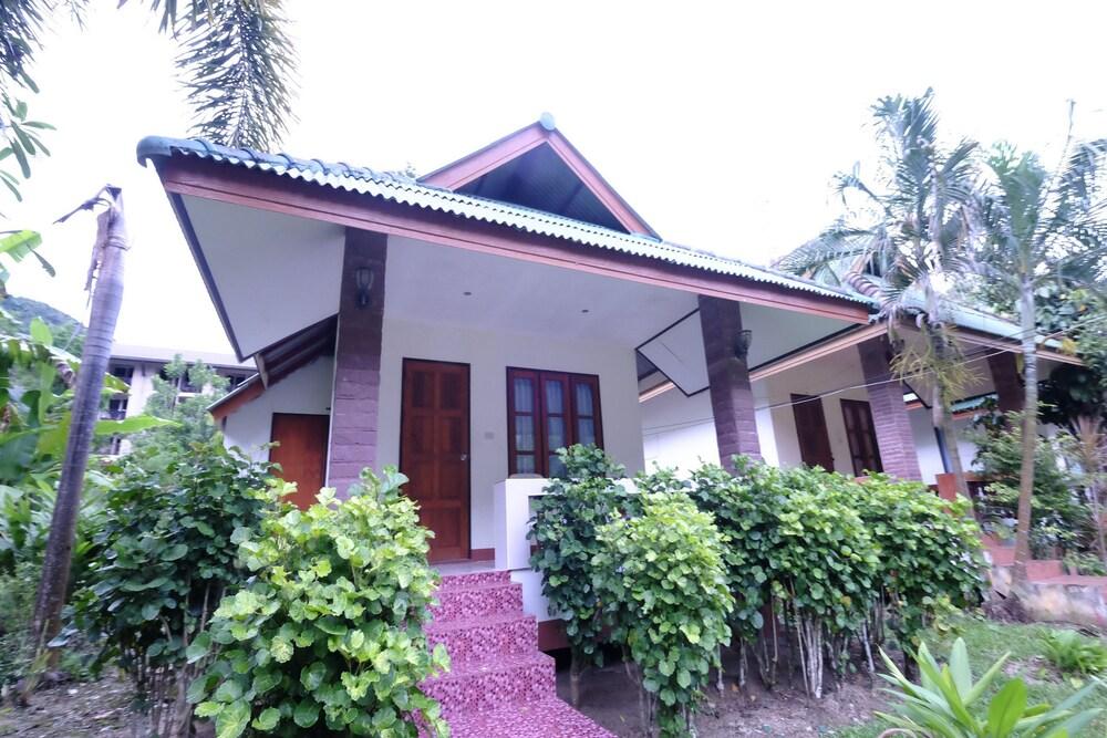 Aonang Friendly Bungalow - Tap to explore photos