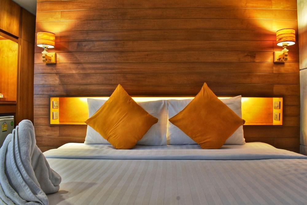J4 Hotel Samui Room Type - Standard Double Room no Balcony