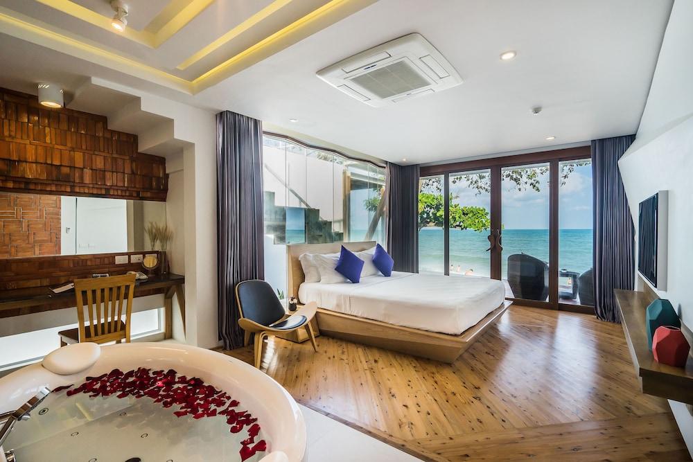 White Sand Samui Resort Room Type - Beachfront Villa, Ocean View