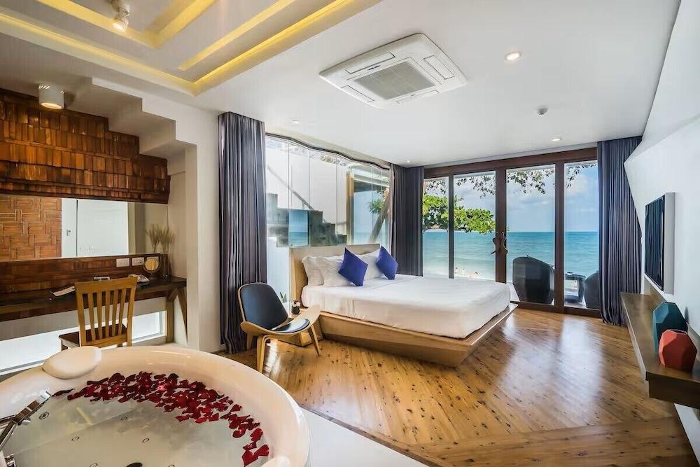 White Sand Samui Resort Room Type - Beachfront Villa, Ocean View