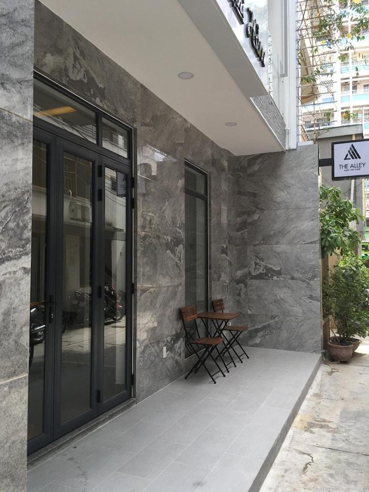 The Alley Hostel & Bistro - Tap to explore photos