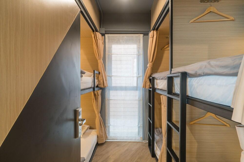 Sleep Box Patong - Hostel Room Type - 6 Bed Mixed Dorm Room