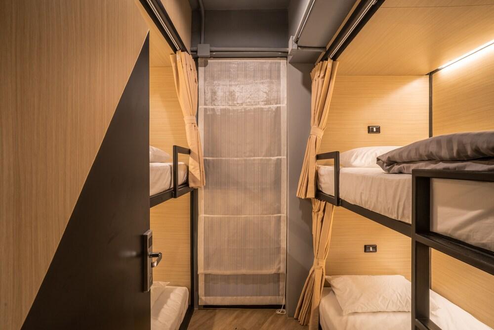 Sleep Box Patong - Hostel Room Type - 4 Bed Female Dorm Room