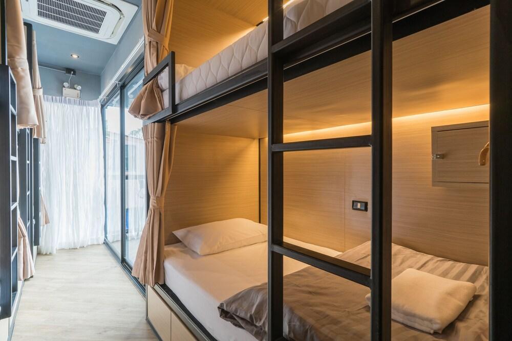 Sleep Box Patong - Hostel Room Type - 20-Bed Mixed Economy Dormitory