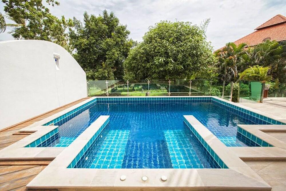 Samui Smile House Villa-3 Bedrooms With Private Pool - Tap to explore photos