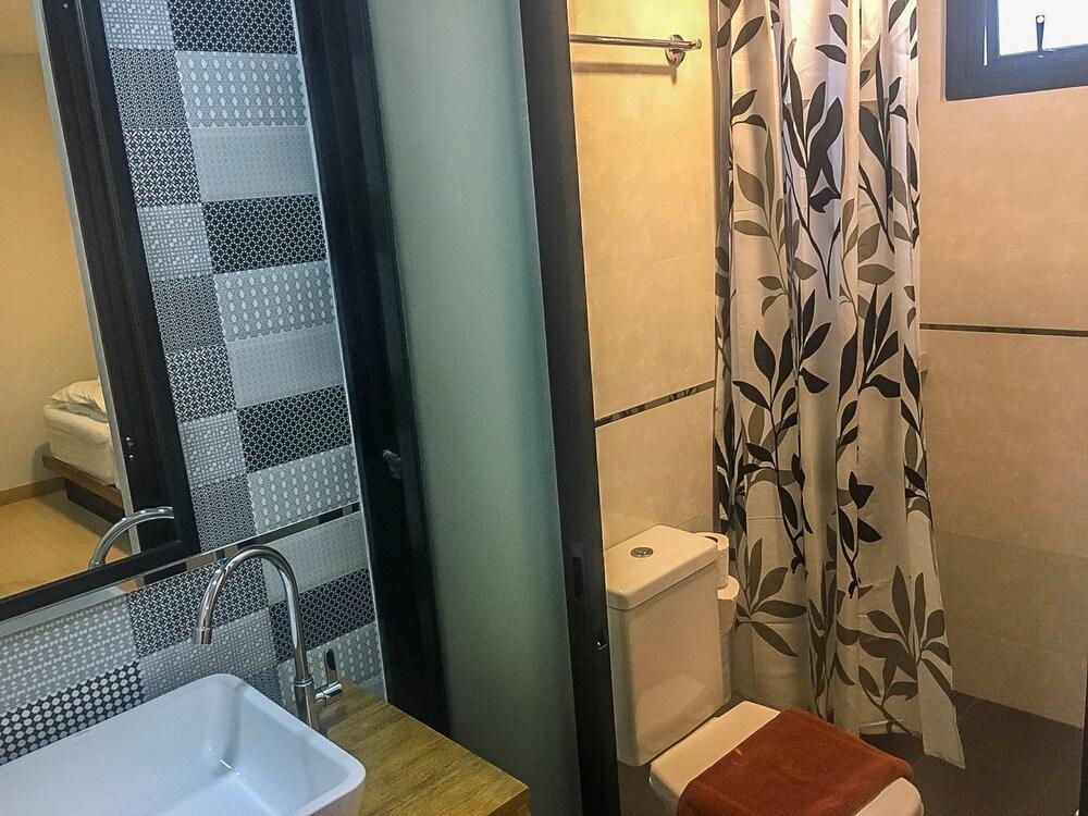 Bangkok Saran Poshtel - Tap to explore photos