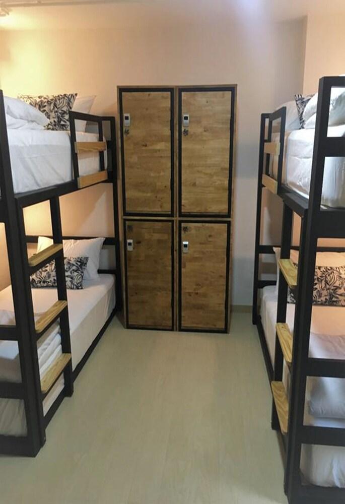 Bangkok Saran Poshtel Room Type - Economy Room, Multiple Beds, Shared Bathroom