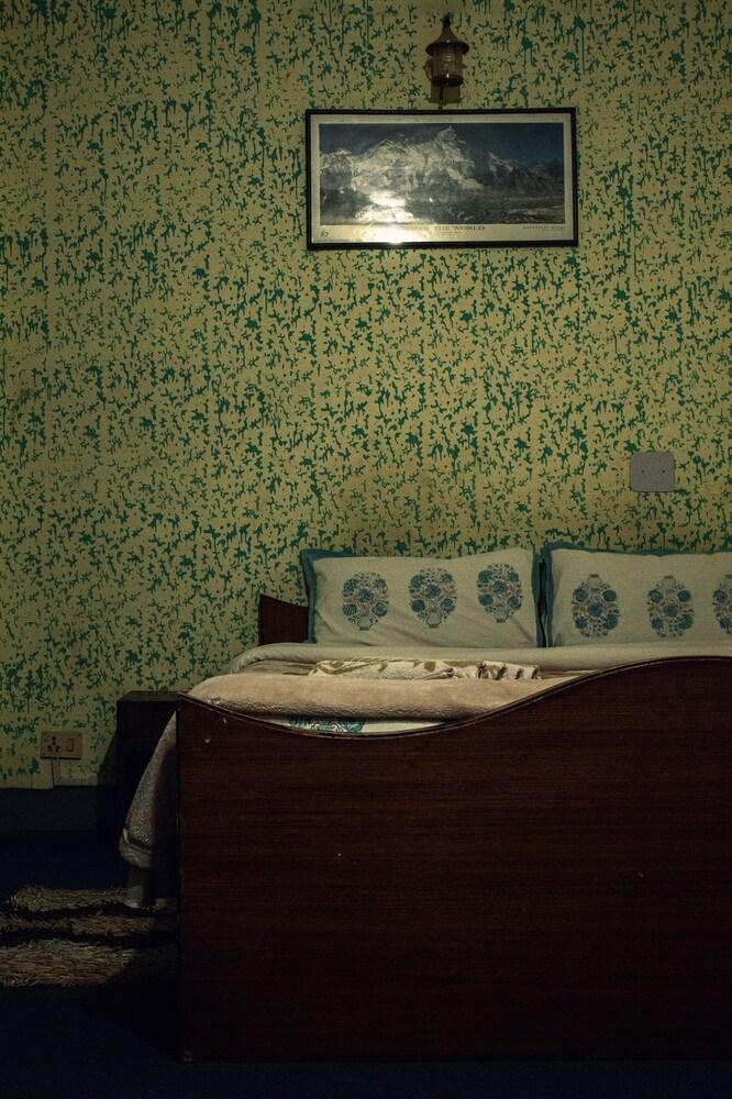Hotel Ritu Mouria Room Type - Standard Triple Room