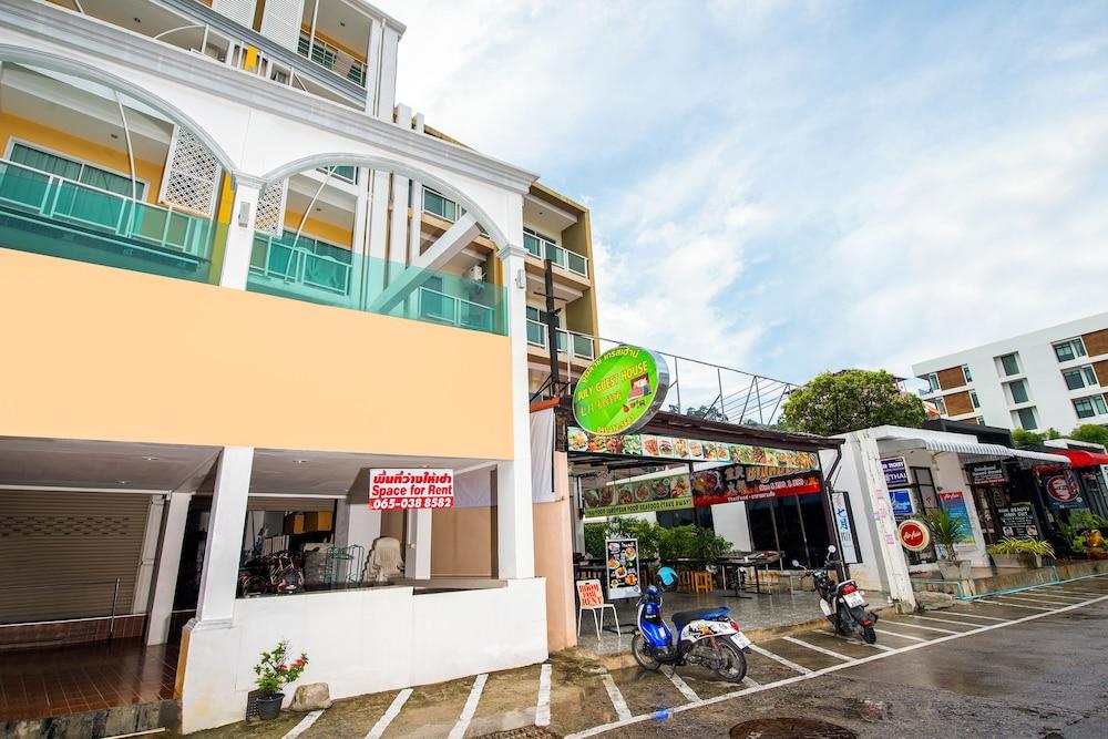 OYO 250 July Hotel Patong - Tap to explore photos