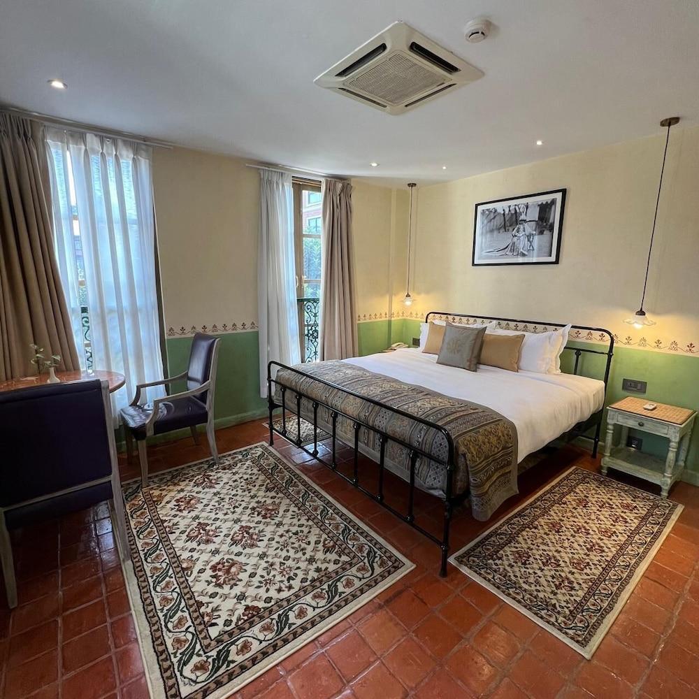 Nepali Ghar Hotel, Thamel – Your Home In Nepal Room Type - Classic Junior Suite with Bathtub
