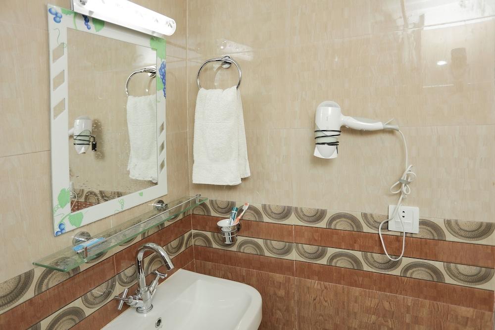 Hotel Access Nepal Pvt. Ltd. Room Type - Deluxe Double or Twin Room