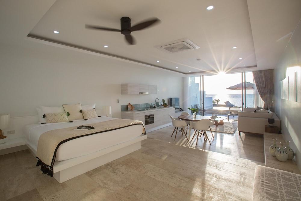 Skye Beach Hotel Room Type - Penthouse 1 Bedroom Sea View Pool Suite Skye Beach Hotel Room Type - Penthouse 1 Bedroom Sea View Pool Suite