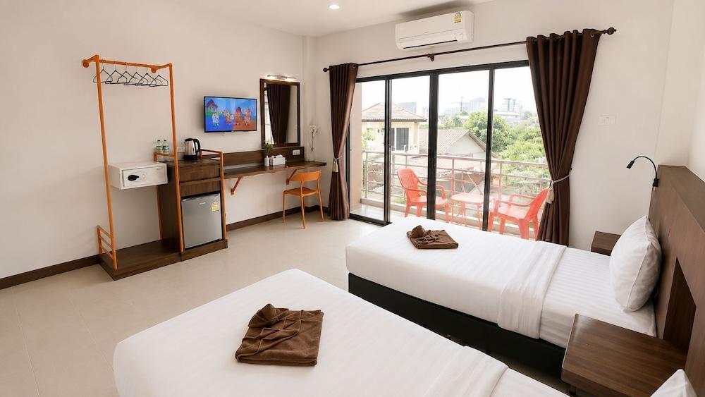 My Friend's House Room Type - Twin Room, 2 Twin Beds, Balcony, Pool View