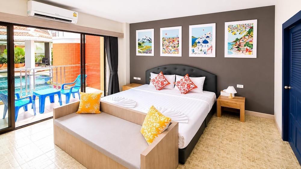My Friend's House Room Type - Double Room, 1 King Bed, Pool Access, Pool View