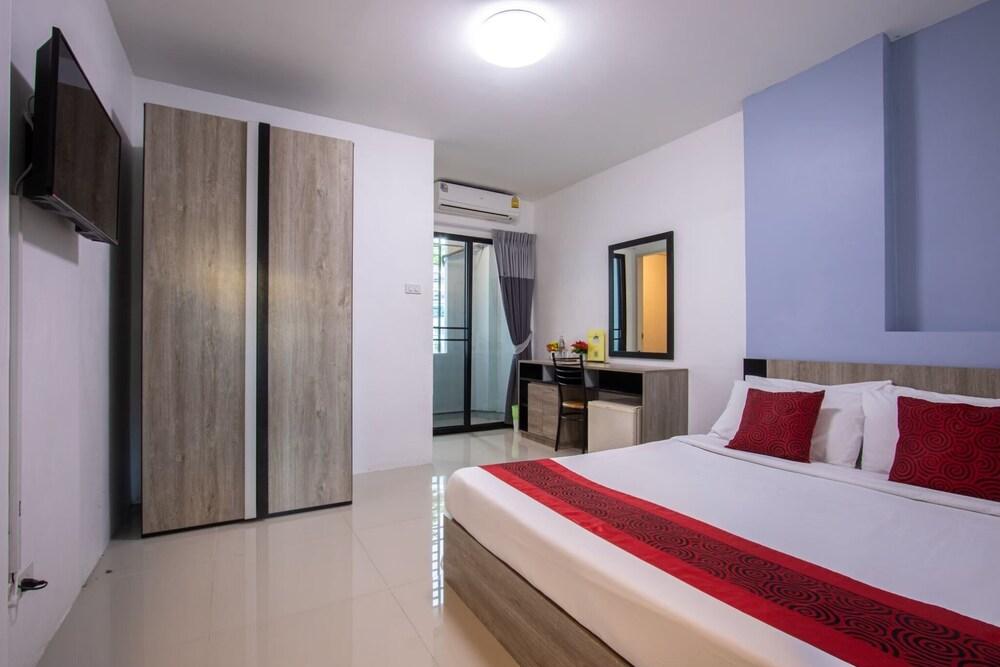 Salinsiri at Lat Krabang Room Type - Standard Double Room