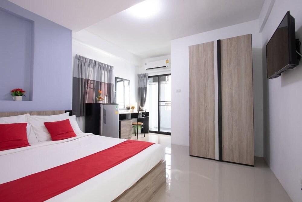 Salinsiri at Lat Krabang Room Type - Superior Double Room