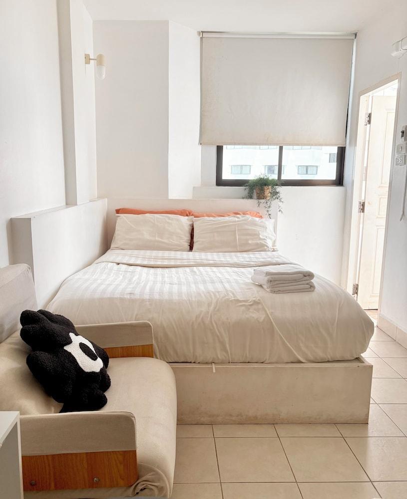 Jellyfish Hostel Room Type - Standard Double Room