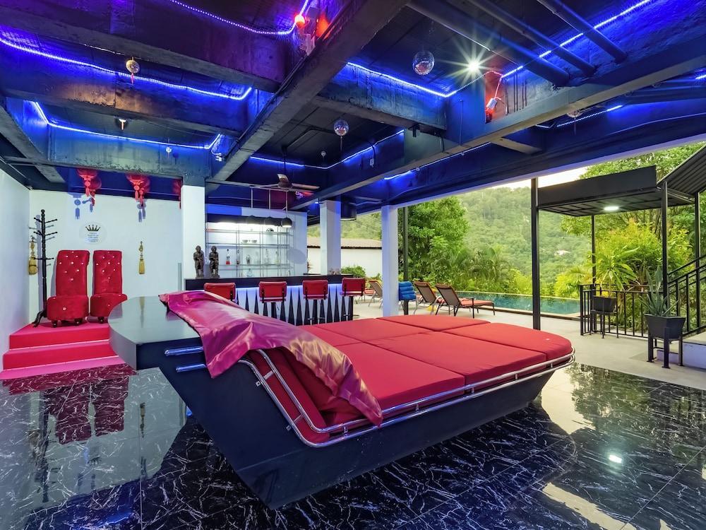 Private Pool Villa for Family & Friends Room Type - 8 Bedrooms Pool Villa