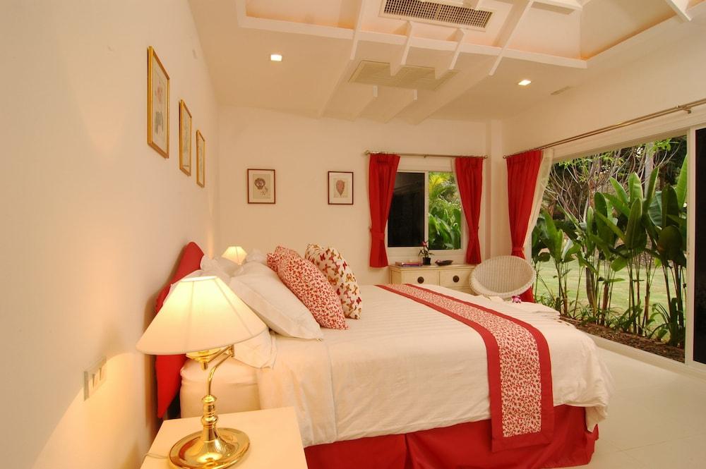 Tamarind Lake Villa - Tap to explore photos
