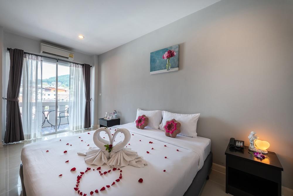 May House Karon Beach Room Type - Deluxe Double Room