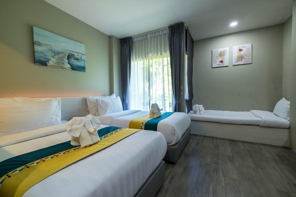 Triple L Hotel Patong Beach Phuket Room Type - Comfort Twin Room, Balcony