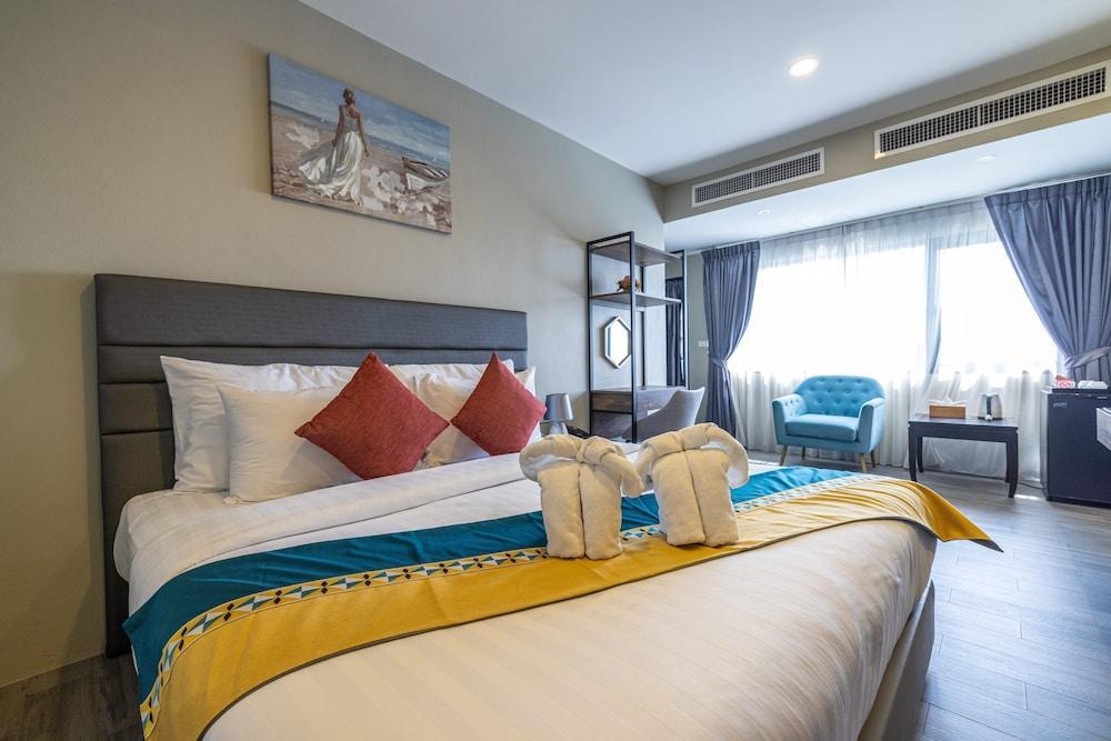 Triple L Hotel Patong Beach Phuket Room Type - Luxury Room, Sea View