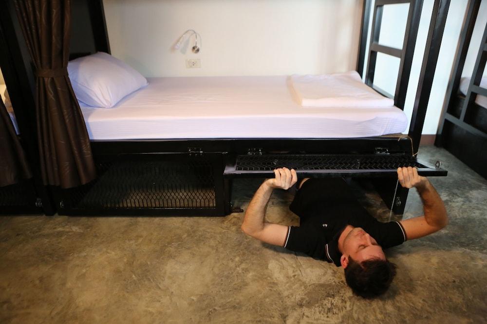 Balcony Party Hostel Beachfront - Adults Only