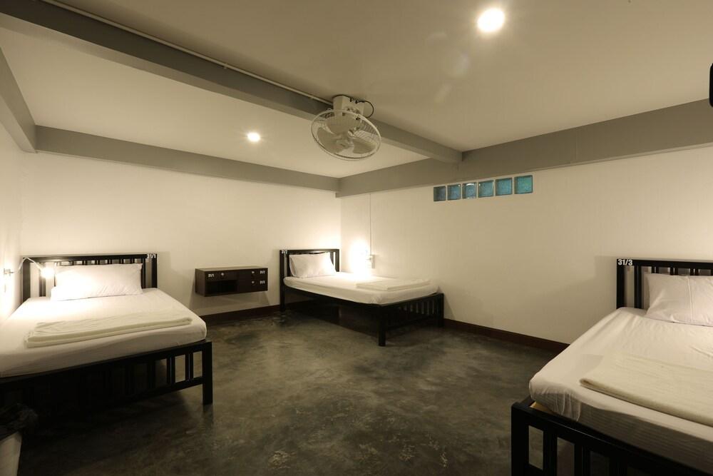 Balcony Party Hostel Room Type - Triple Room - Age 18-40