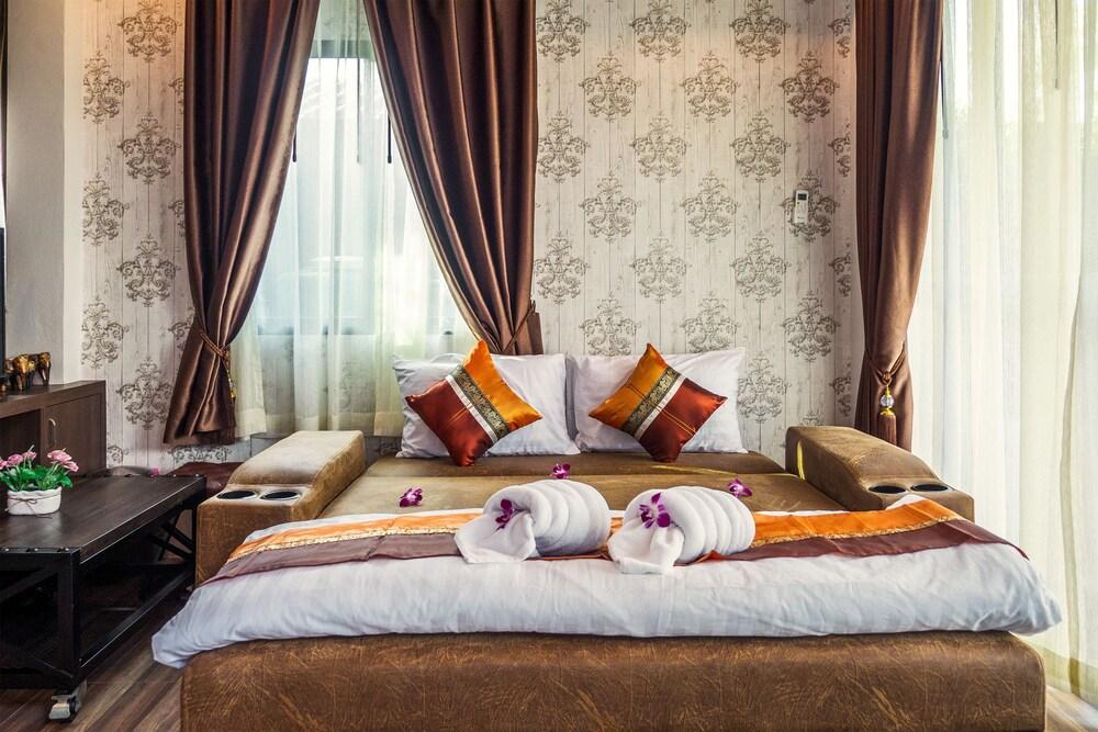 KG Private Pool Villas Soi Nine - Tap to explore photos