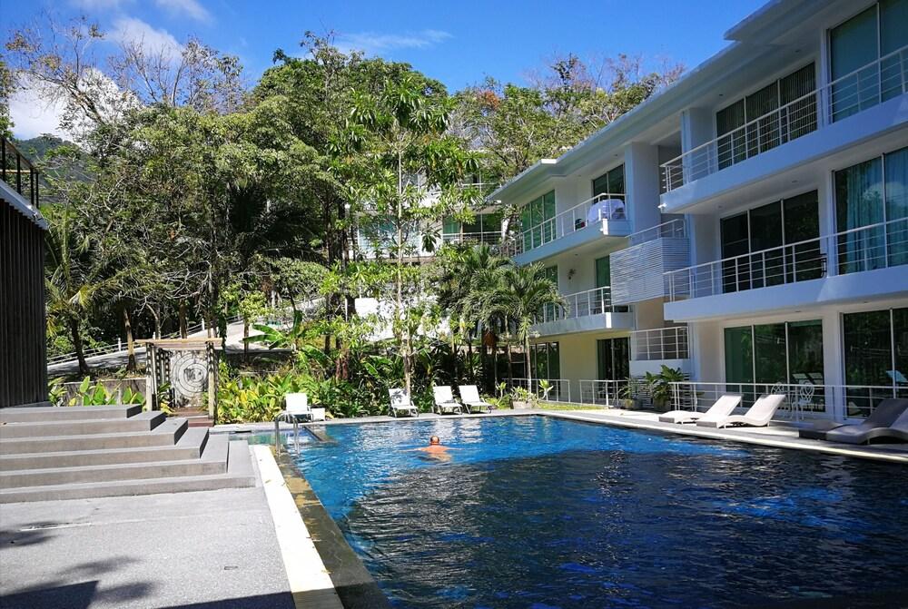 Luxury Sea View Penthouse 2 Beds Kamala Phuket - Tap to explore photos