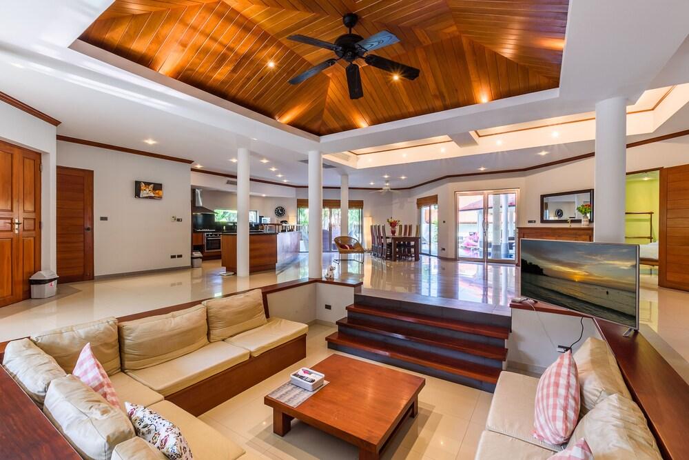 Amber Pool Villa Room Type - Villa, 5 Bedrooms, Non Smoking, Kitchen