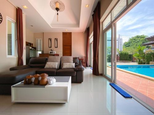 Rawai Private Villas - Pool and Garden - Tap to explore photos