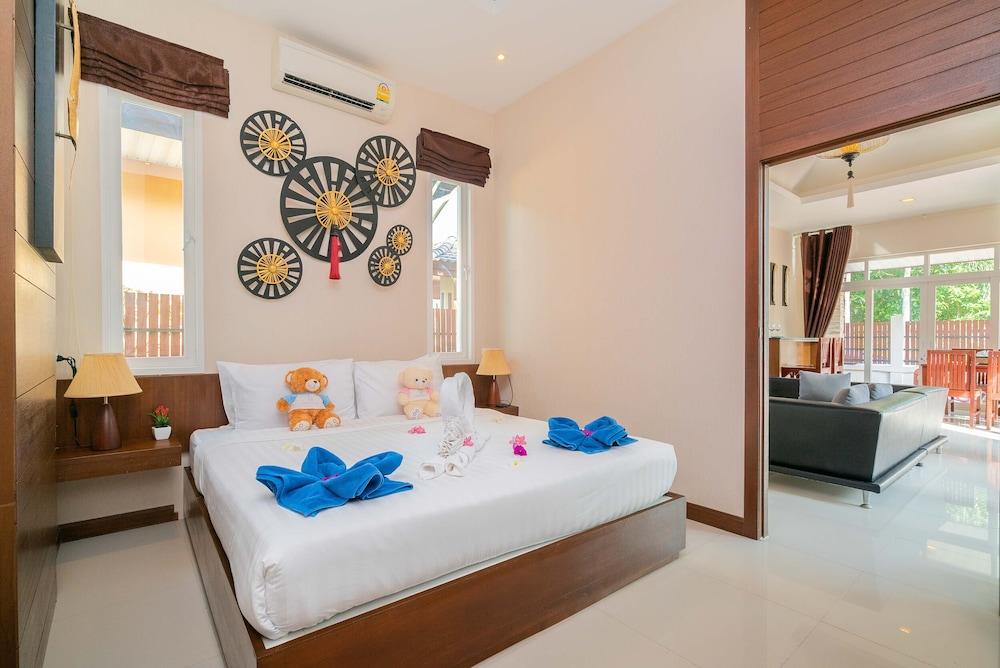 Rawai Private Villas - Pool and Garden - Tap to explore photos