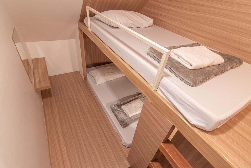 The Victory View - Hostel - Adults only Room Type - 2-Beds Private Dormitory