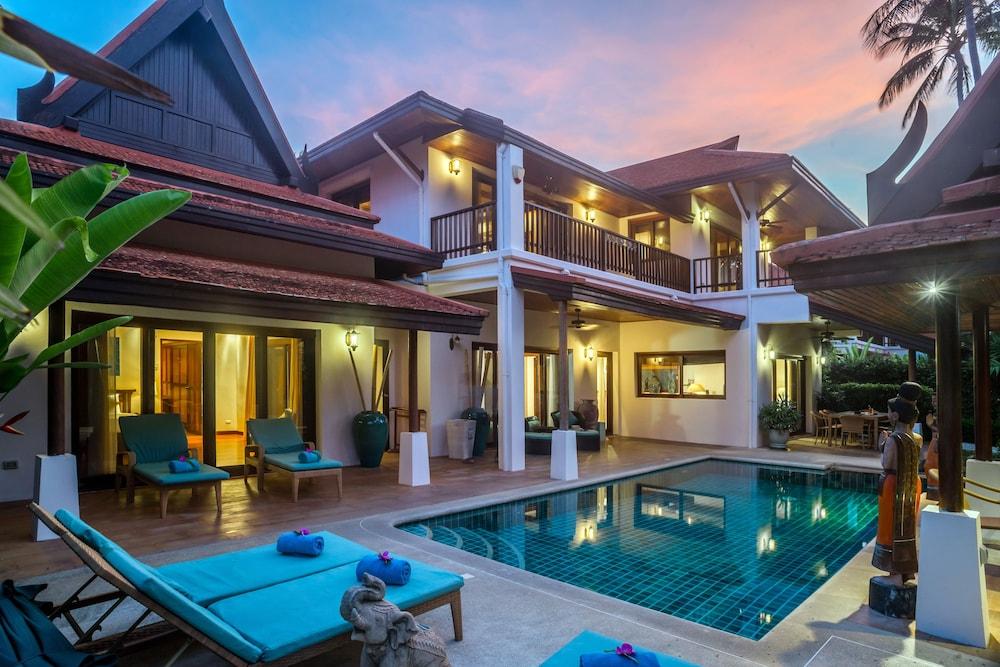 Baan Banburee - Tap to explore photos