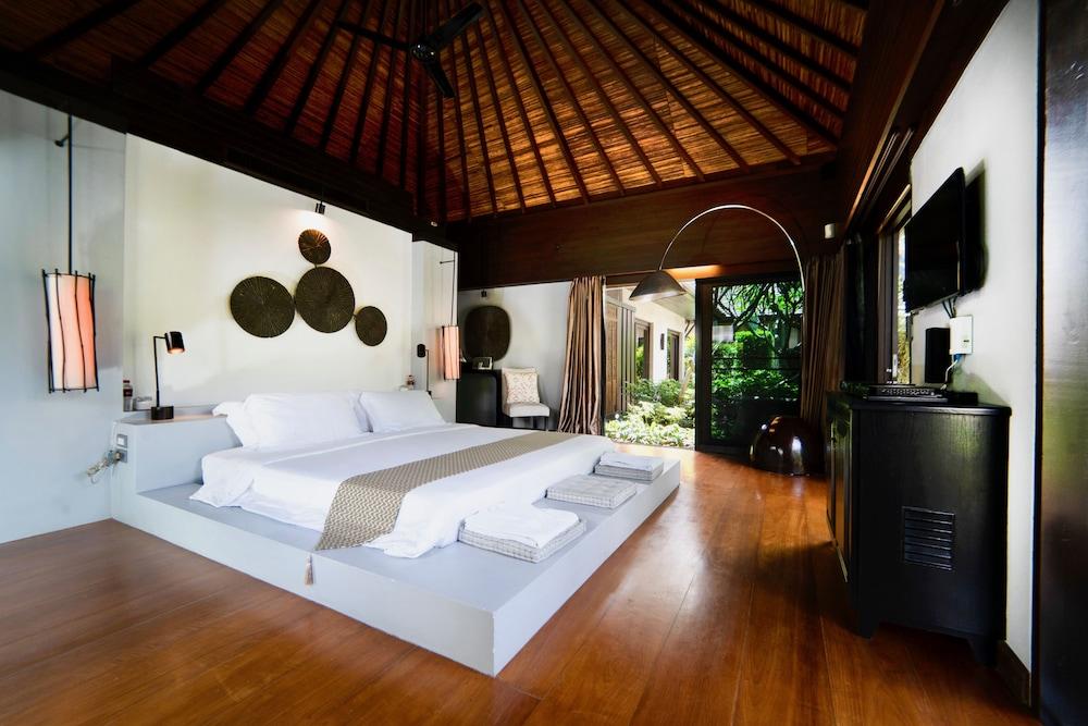Tamarind Exclusive Villa - Tap to explore photos
