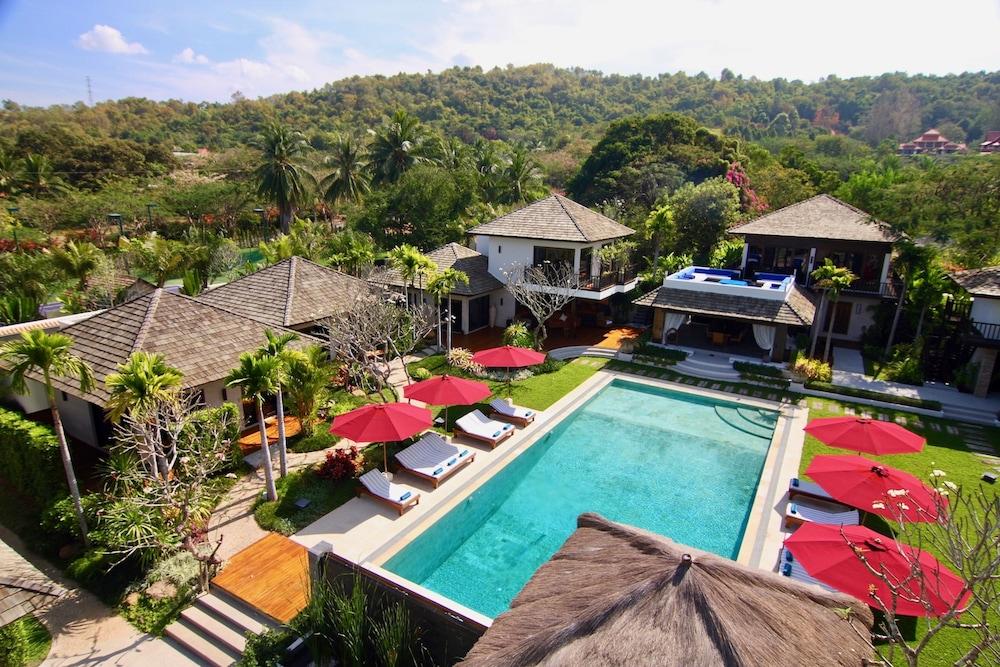 Tamarind Exclusive Villa - Tap to explore photos