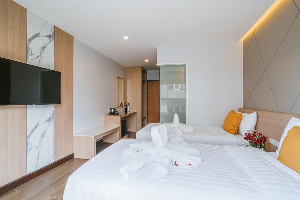 Season Place Hotel Room Type - Deluxe Twin Room
